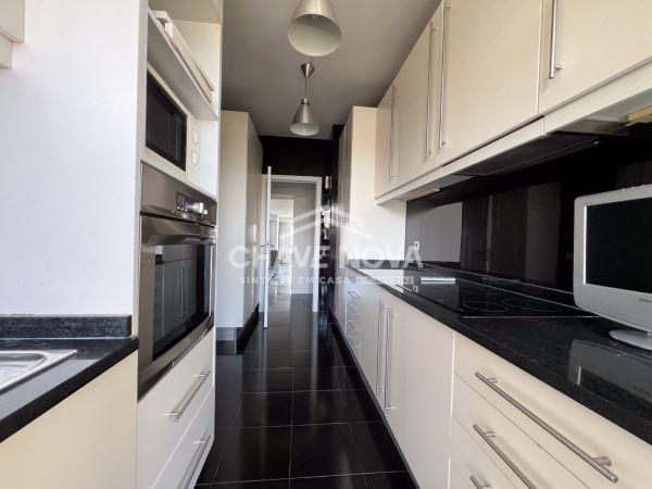 Arrendamento Apartamento T3+1 no Foco 