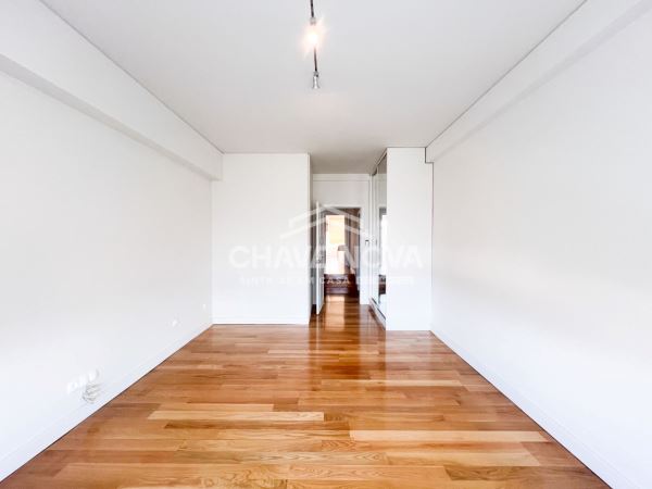 Arrendamento Apartamento T3+1 no Foco 
