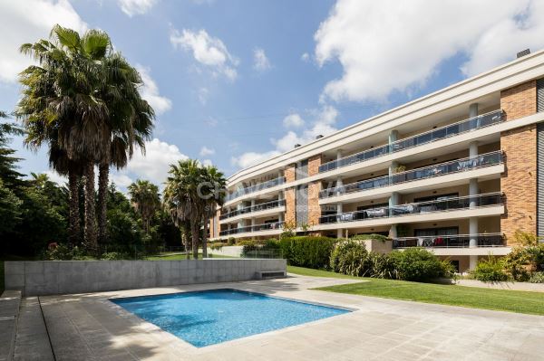 T4 com duas suites, terraço, box 2 carros, num empreendimento luxo, o Morgado Lusitano Lisboa
