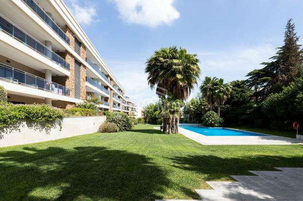 T4 com duas suites, terraço, box 2 carros, num empreendimento luxo, o Morgado Lusitano Lisboa