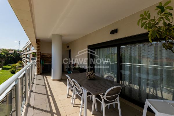 T4 com duas suites, terraço, box 2 carros, num empreendimento luxo, o Morgado Lusitano Lisboa