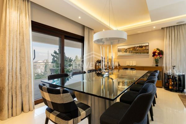 T4 com duas suites, terraço, box 2 carros, num empreendimento luxo, o Morgado Lusitano Lisboa