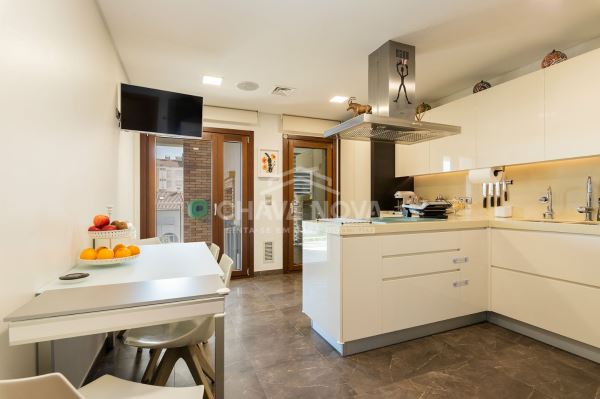 T4 com duas suites, terraço, box 2 carros, num empreendimento luxo, o Morgado Lusitano Lisboa