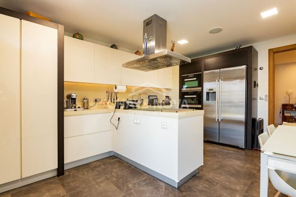 T4 com duas suites, terraço, box 2 carros, num empreendimento luxo, o Morgado Lusitano Lisboa