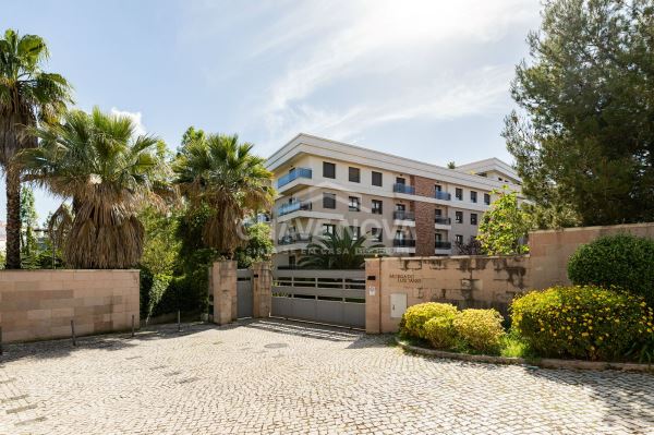T4 com duas suites, terraço, box 2 carros, num empreendimento luxo, o Morgado Lusitano Lisboa