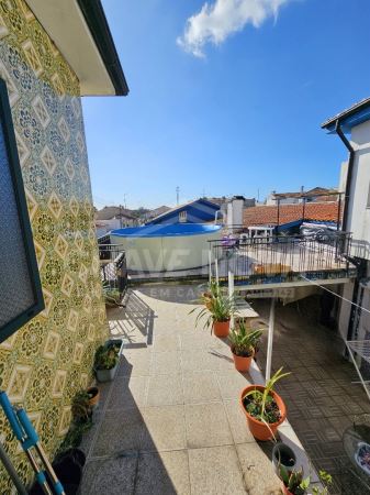 4 Moradias e 2 Espaços Comerciais - Grijó - Vila Nova de Gaia