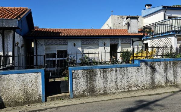 4 Moradias e 2 Espaços Comerciais - Grijó - Vila Nova de Gaia