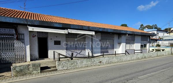 4 Moradias e 2 Espaços Comerciais - Grijó - Vila Nova de Gaia