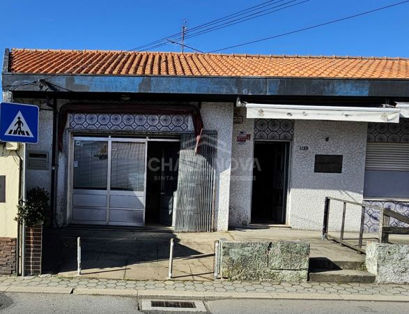 4 Moradias e 2 Espaços Comerciais - Grijó - Vila Nova de Gaia