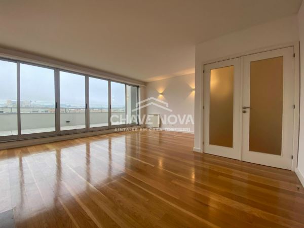 T3, ultimo piso , com amplo terraço. Matosinhos Sul