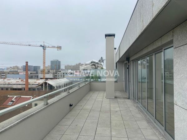 T3, ultimo piso , com amplo terraço. Matosinhos Sul