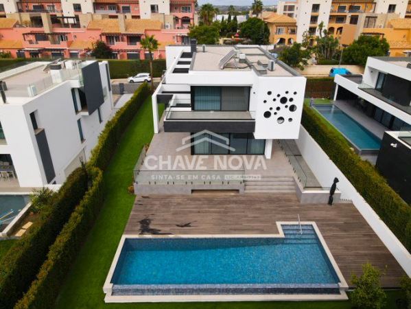 Moradia de Luxo em Vilamoura – Vista Golfe e Sofisticação Absoluta