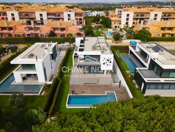 Moradia de Luxo em Vilamoura – Vista Golfe e Sofisticação Absoluta