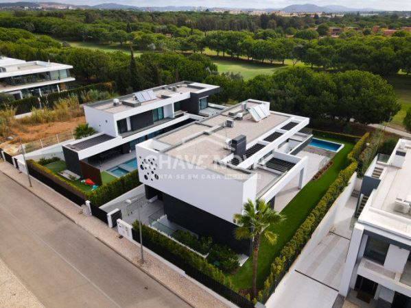 Moradia de Luxo em Vilamoura – Vista Golfe e Sofisticação Absoluta