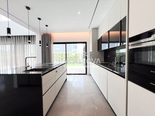 Moradia de Luxo em Vilamoura – Vista Golfe e Sofisticação Absoluta
