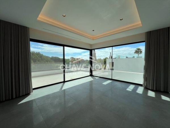 Moradia de Luxo em Vilamoura – Vista Golfe e Sofisticação Absoluta