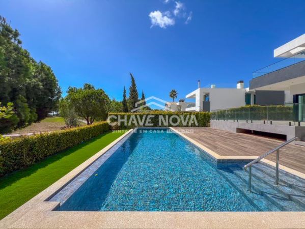 Moradia de Luxo em Vilamoura – Vista Golfe e Sofisticação Absoluta