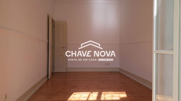 Apartamento T2 Renovado na Avenida João XXI, na freguesia do Areeiro em Lisboa