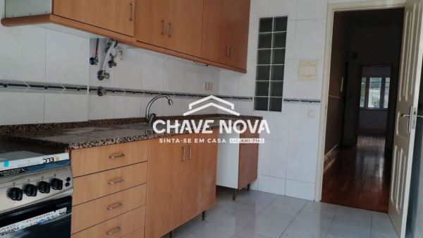 Apartamento T2 Renovado na Avenida João XXI, na freguesia do Areeiro em Lisboa