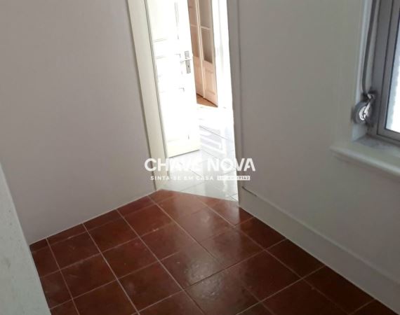 Apartamento T2 Renovado na Avenida João XXI, na freguesia do Areeiro em Lisboa