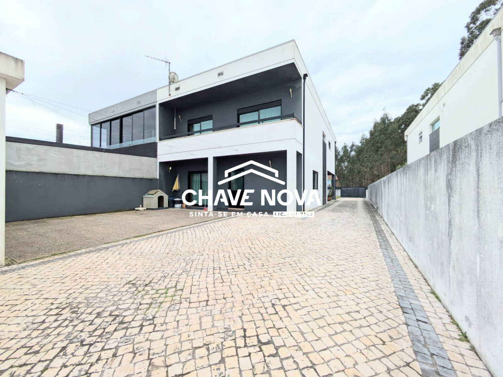 Moradia geminada T4 para venda na Palhaça, em Oliveira do Bairro