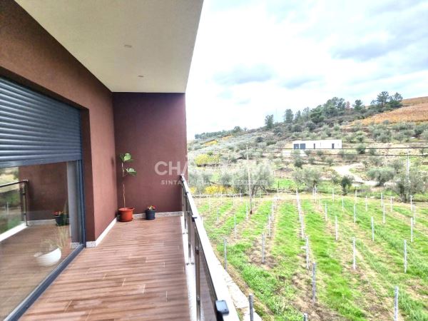Moradia T3 inserida em Quinta com Vinha em Tabuaço, Viseu 