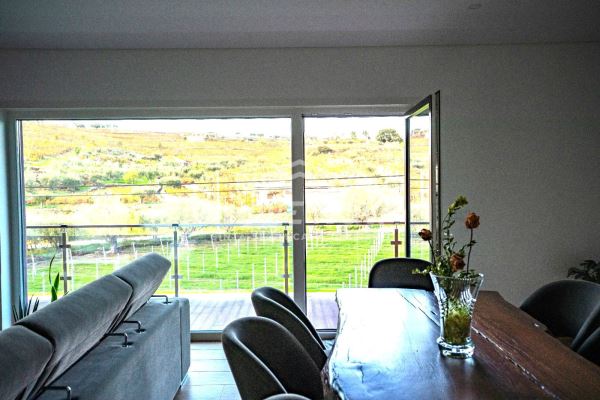 Moradia T3 inserida em Quinta com Vinha em Tabuaço, Viseu 