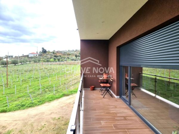 Moradia T3 inserida em Quinta com Vinha em Tabuaço, Viseu 