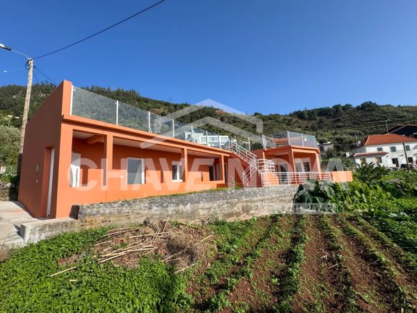 Moradia T3 Isolada - Arco da Calheta - Renovada - Vistas Mar