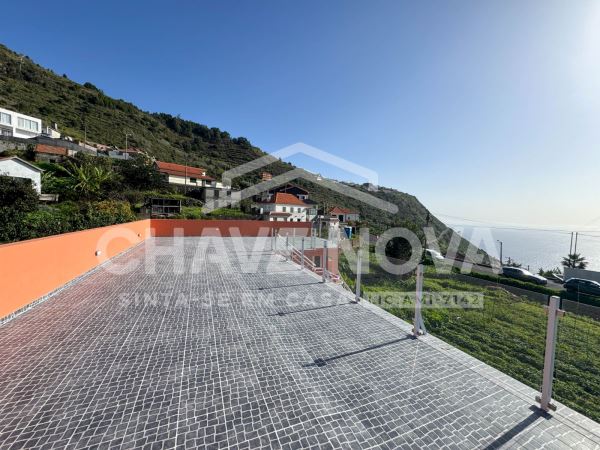 Moradia T3 Isolada - Arco da Calheta - Renovada - Vistas Mar