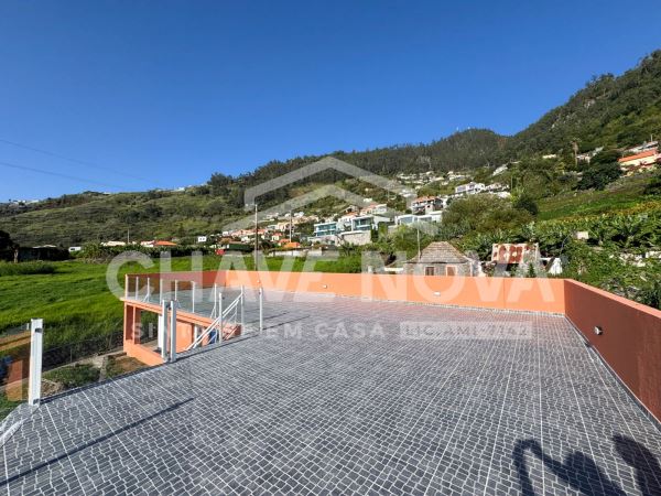 Moradia T3 Isolada - Arco da Calheta - Renovada - Vistas Mar