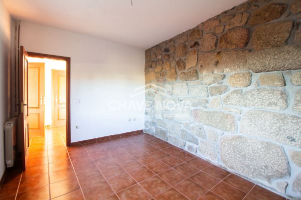 Excelente  moradia  ao estilo rustico Com uma encatadoura vista ao meio da natureza 