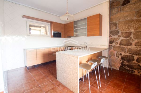 Excelente  moradia  ao estilo rustico Com uma encatadoura vista ao meio da natureza 