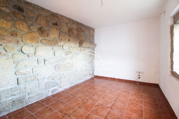 Excelente  moradia  ao estilo rustico Com uma encatadoura vista ao meio da natureza 
