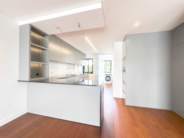Arrendamento Apartamento T2 a 800 metros da Praia de Matosinhos - Porto