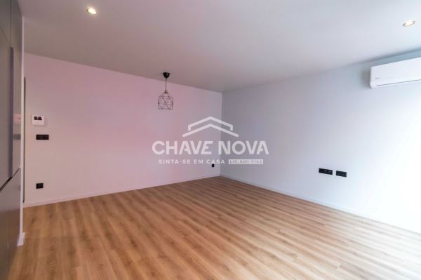 Apartamento T1 no Empreendimento Ruah c/ lugar de garagem - Mafamude