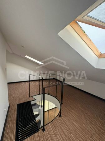 Apartamento T0 Duplex Próximo ao Palácio de Cristal - Porto