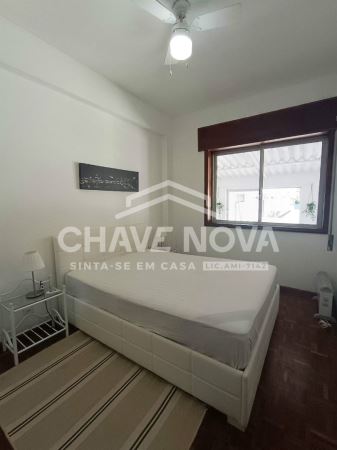 Apartamento T1 c/ Terraço Cento Porto (300m da Estação de Metro “Marquês”)