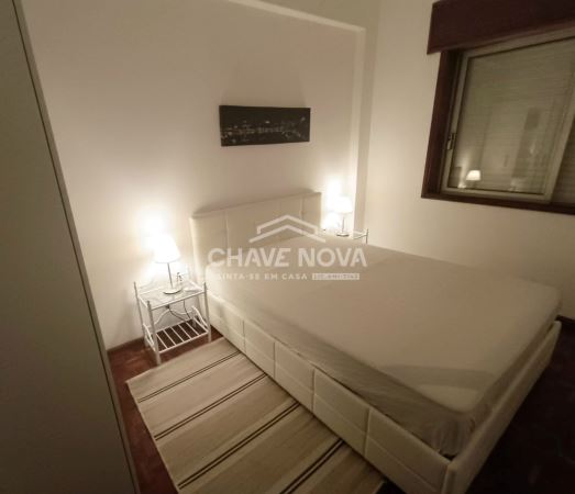 Apartamento T1 c/ Terraço Cento Porto (300m da Estação de Metro “Marquês”)