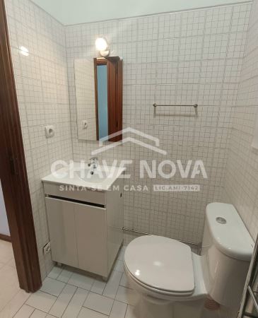 Apartamento T1 c/ Terraço Cento Porto (300m da Estação de Metro “Marquês”)