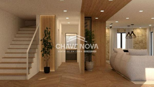 Moradia T4 em Batalha com garagem e piscina