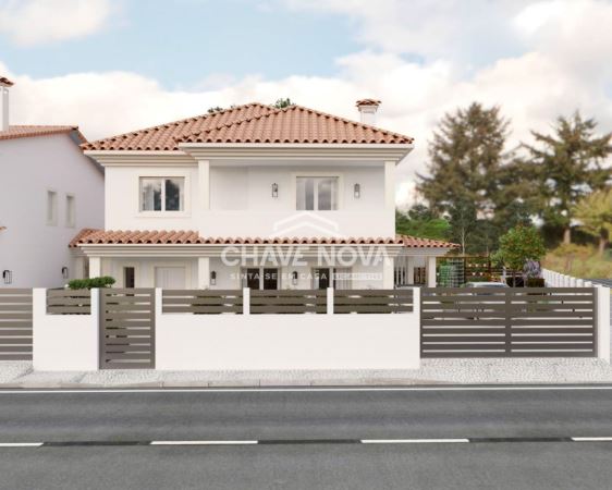 Moradia T4 em Batalha com garagem e piscina