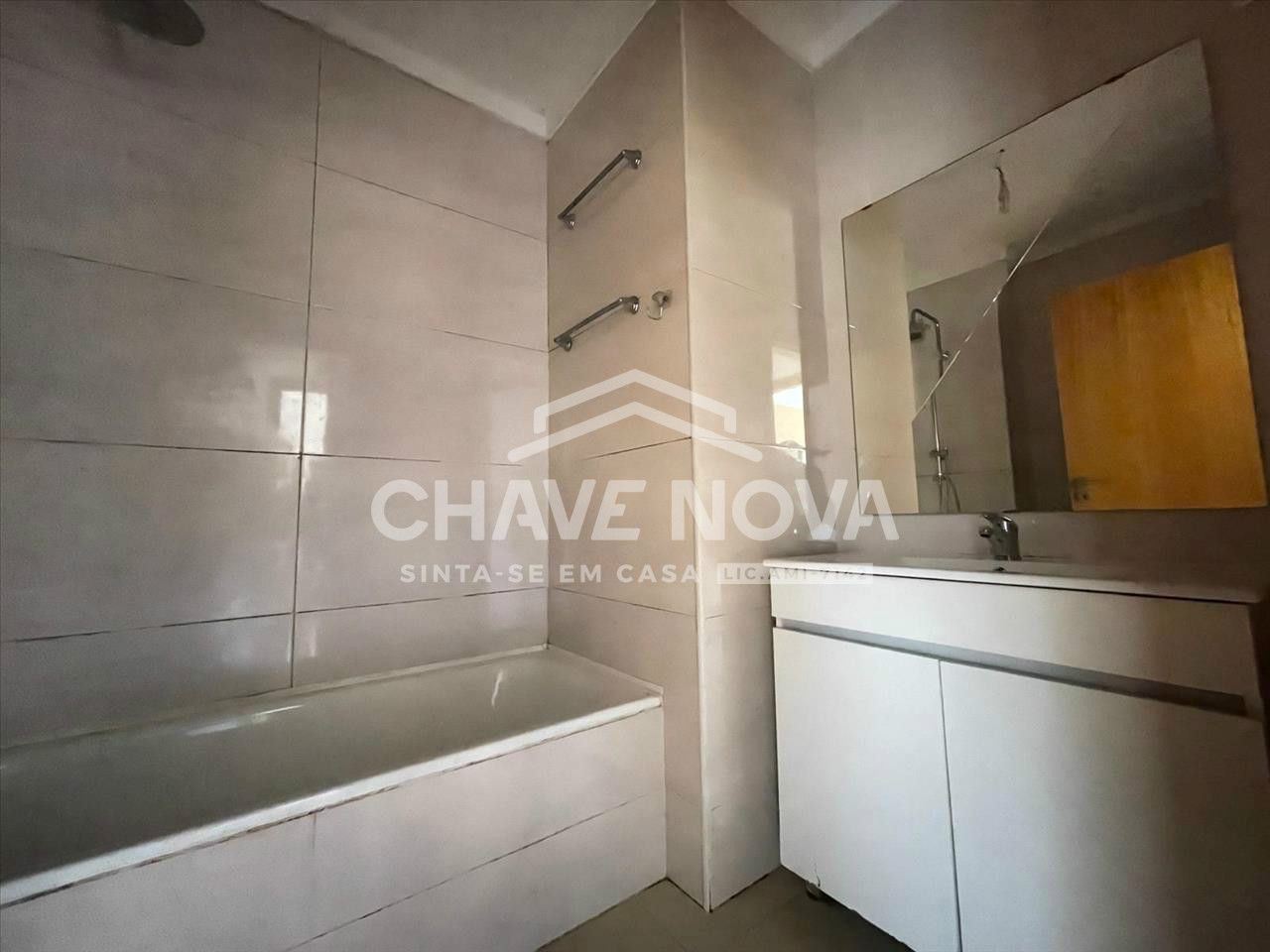 Apartamento T2 para Venda em Canelas Foto 17
