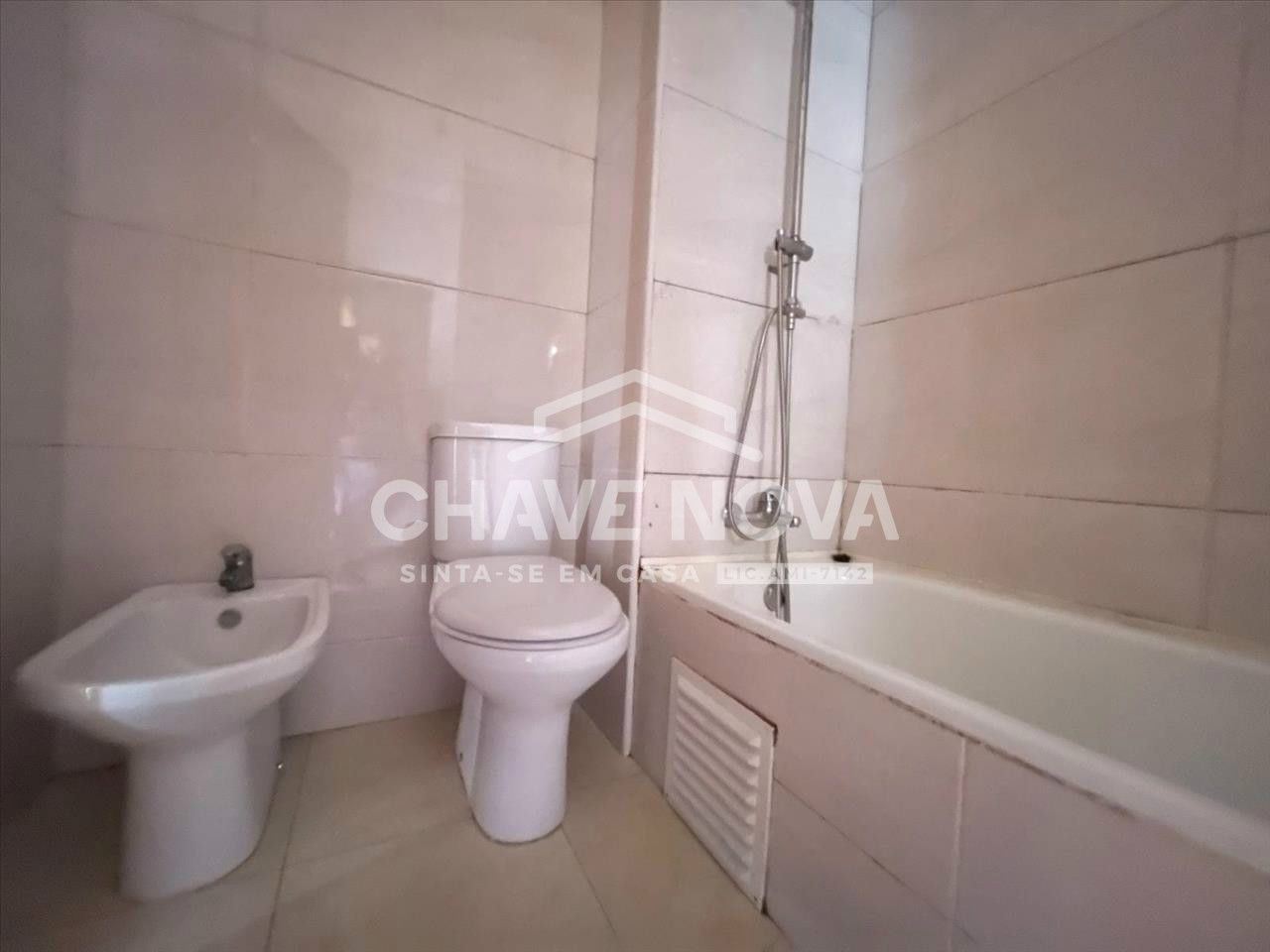 Apartamento T2 para Venda em Canelas Foto 18