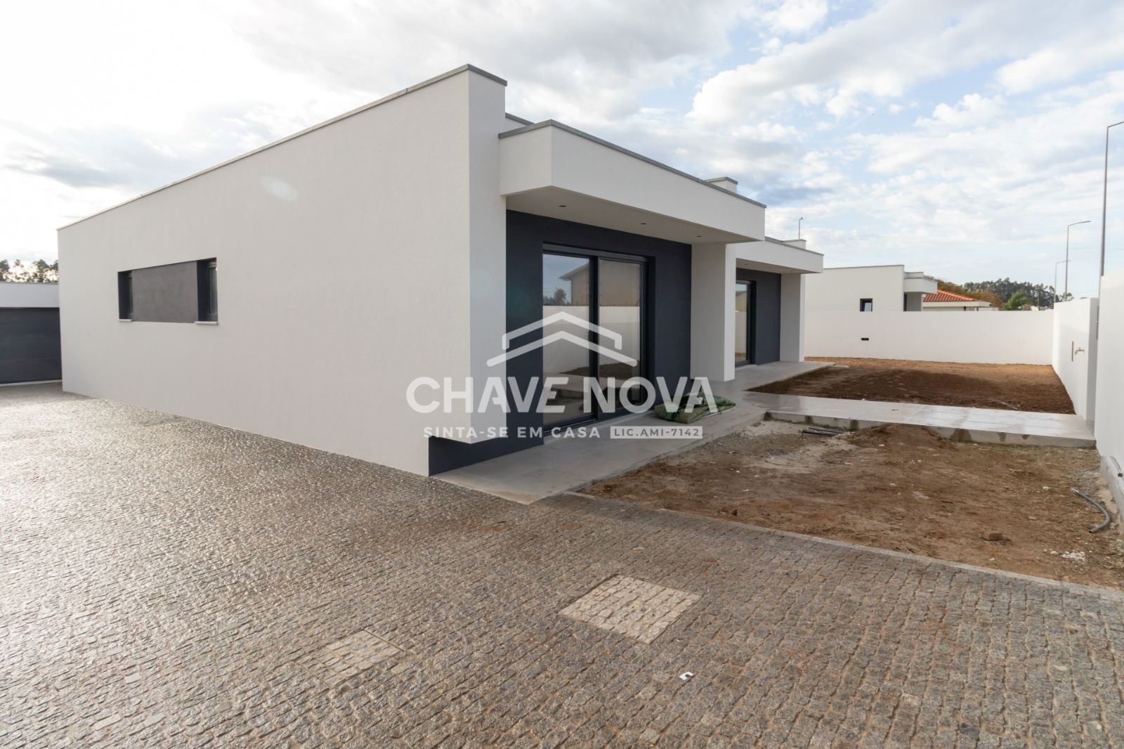 Moradia V3 Nova, Térrea e Isolada em Travanca - Santa Maria da Feira