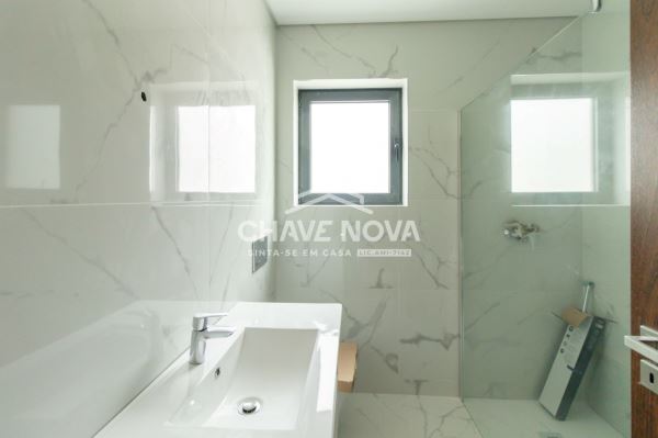 Moradia V3 Nova, Térrea e Isolada em Travanca - Santa Maria da Feira