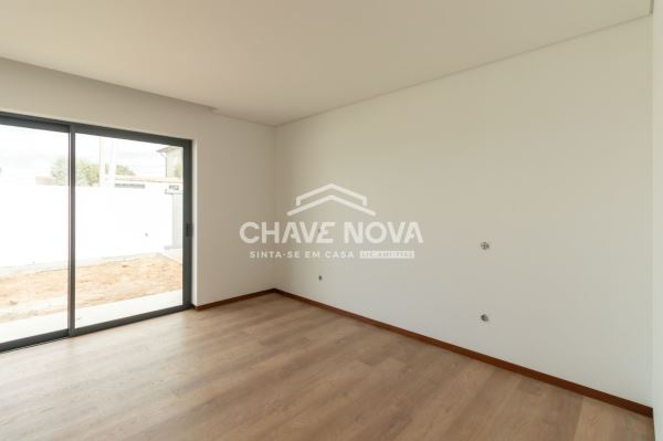 Moradia V3 Nova, Térrea e Isolada em Travanca - Santa Maria da Feira