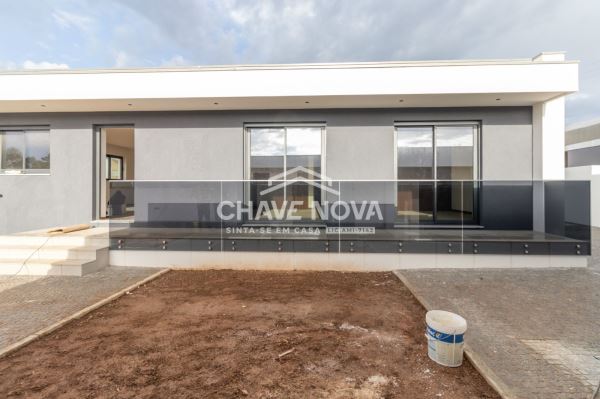 Moradia V3 Nova, Térrea e Isolada em Travanca - Santa Maria da Feira
