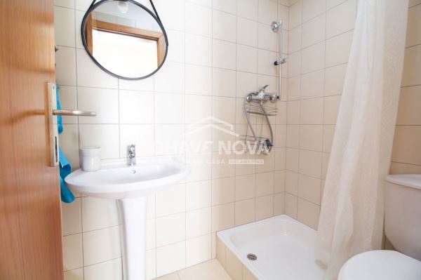 Andar moradia T3 com Áreas Amplas e Próximo da Praia em Valadares/Gulpilhares