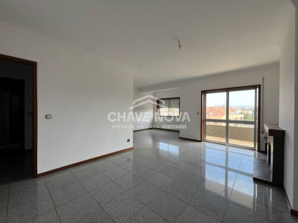 Apartamento T4 c/ Lugar de Garagem em Canidelo (Quinta da Bela Vista)